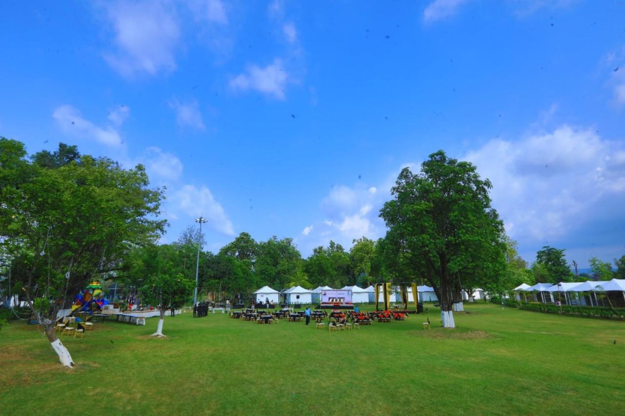 White Feather Resort Kauncha Silvassa Eksteriør billede