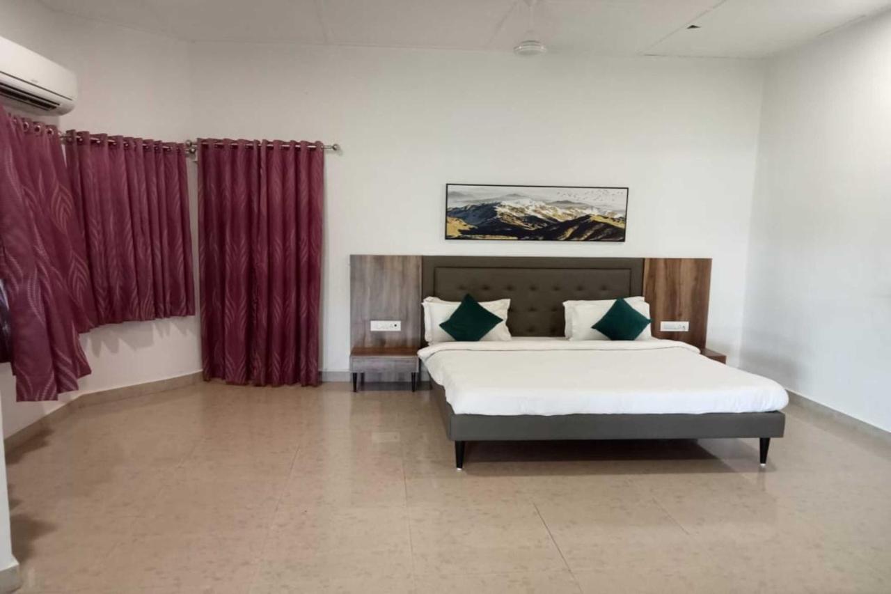 White Feather Resort Kauncha Silvassa Eksteriør billede
