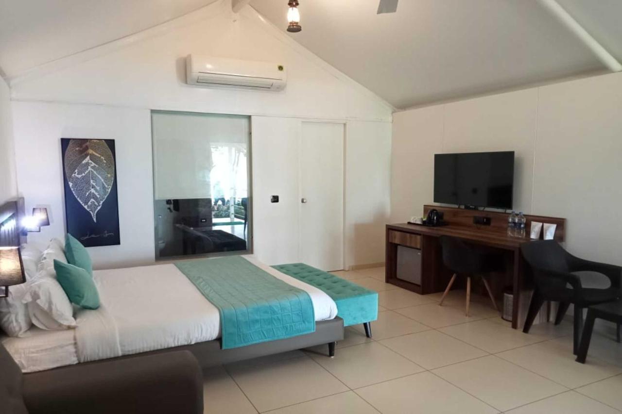 White Feather Resort Kauncha Silvassa Eksteriør billede