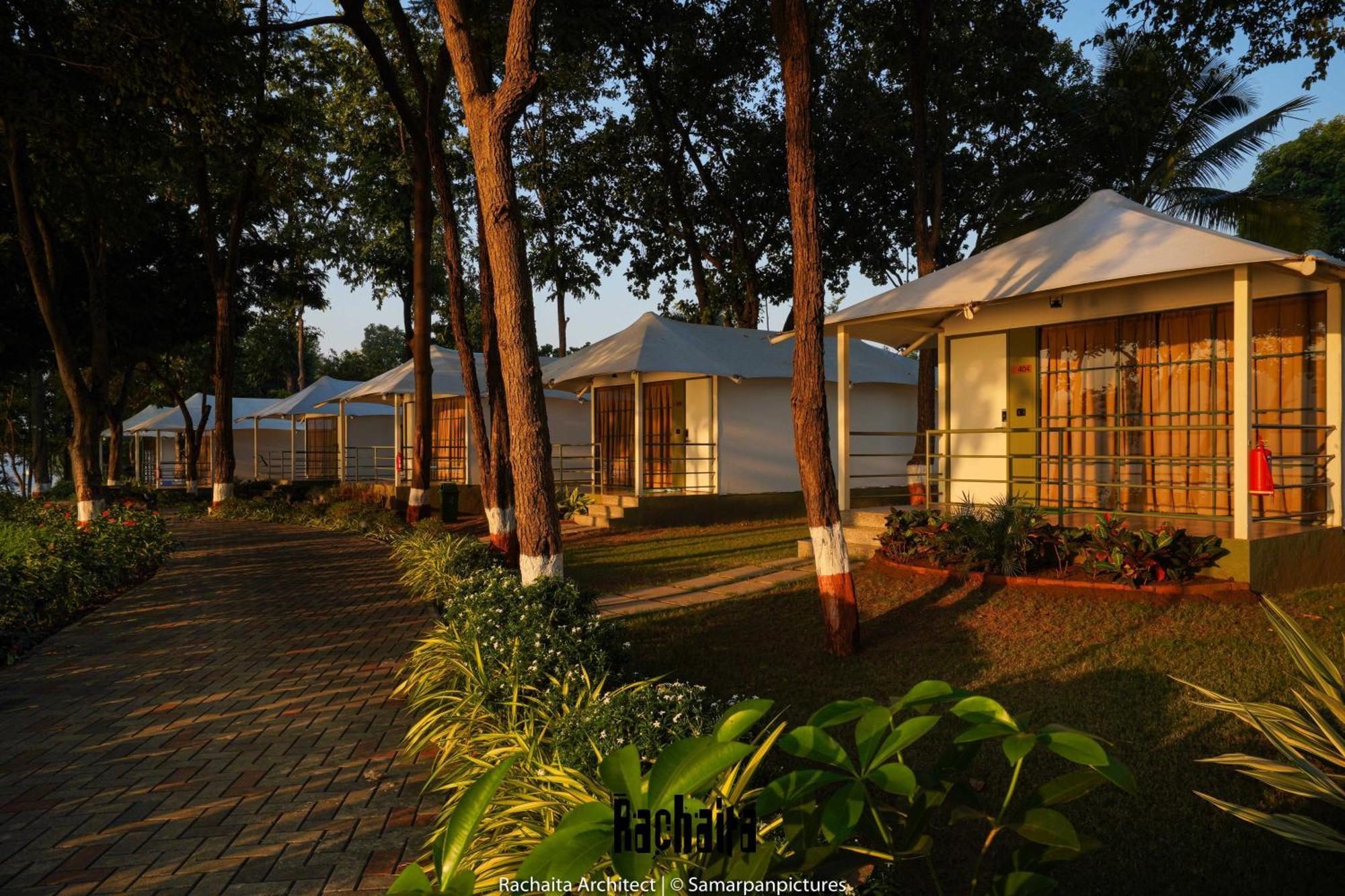 White Feather Resort Kauncha Silvassa Eksteriør billede
