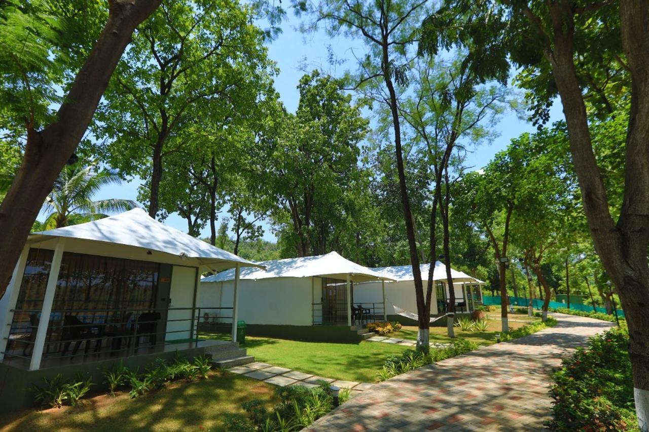 White Feather Resort Kauncha Silvassa Eksteriør billede