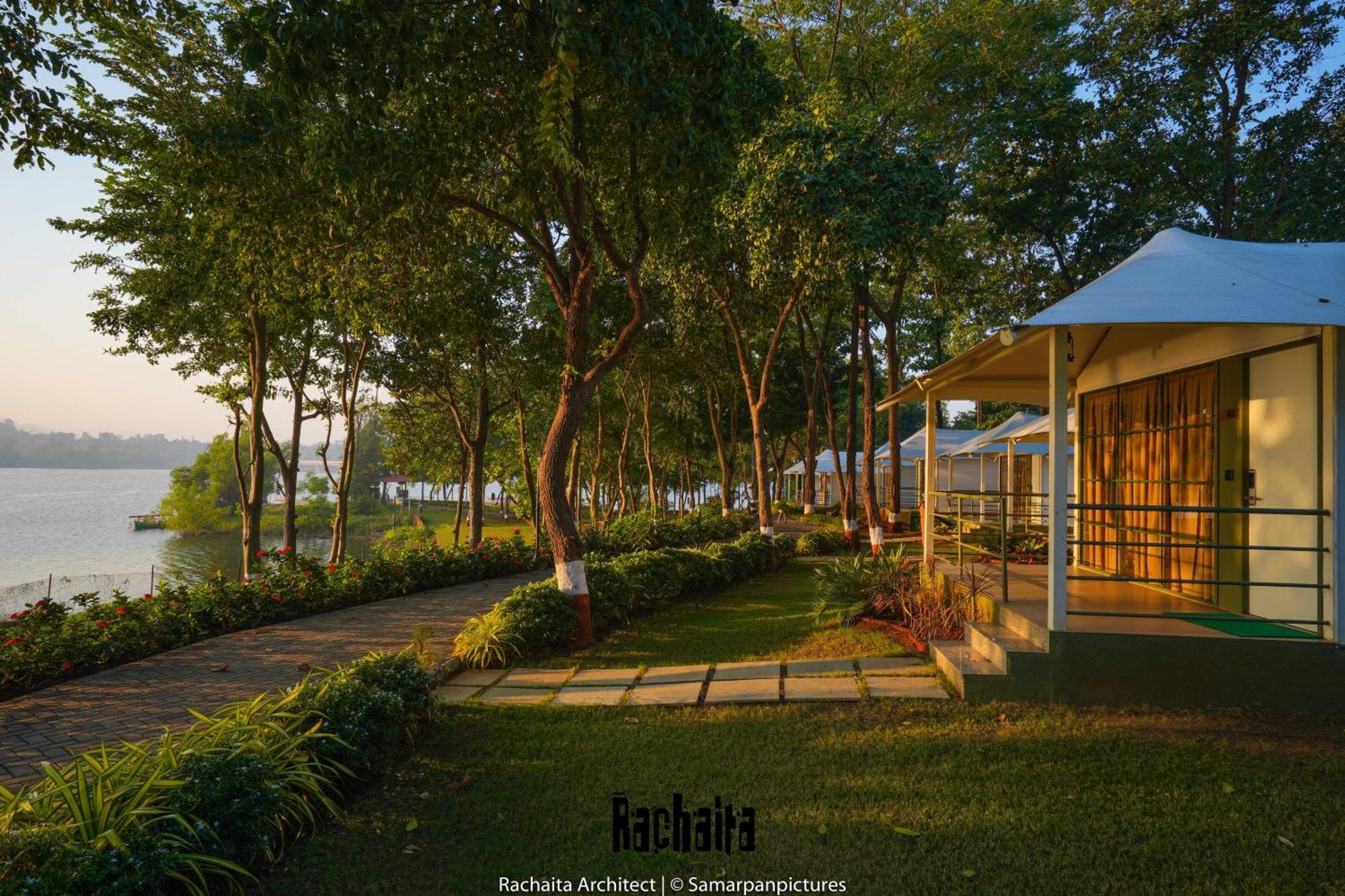 White Feather Resort Kauncha Silvassa Eksteriør billede