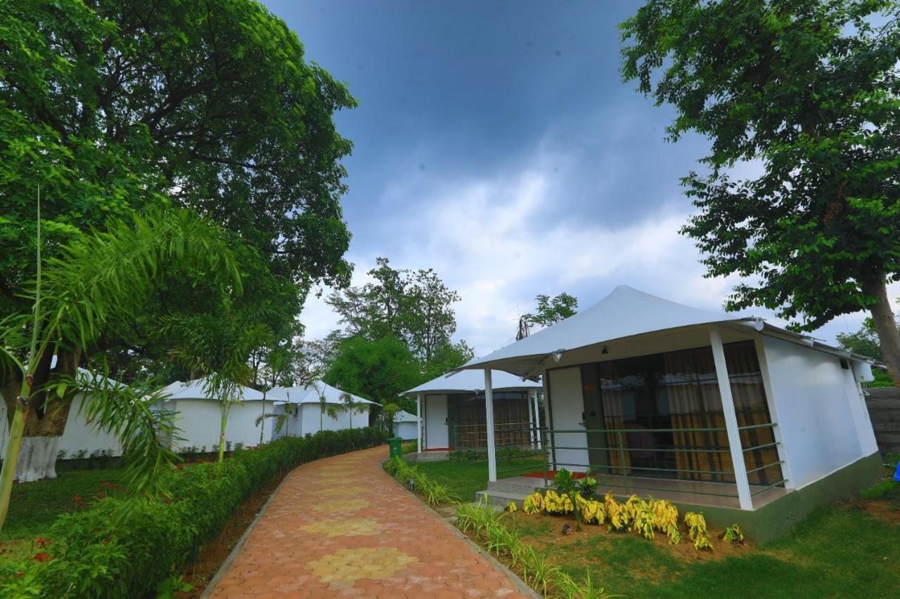White Feather Resort Kauncha Silvassa Eksteriør billede