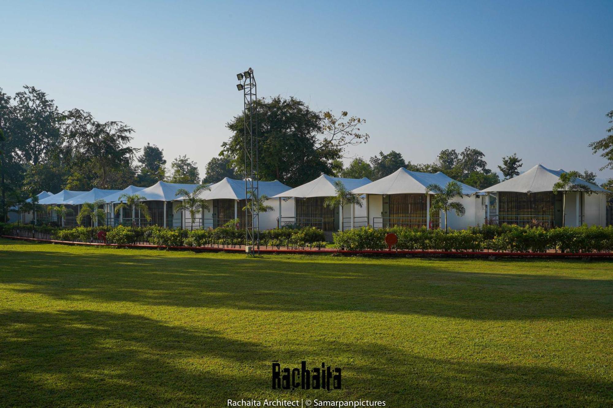 White Feather Resort Kauncha Silvassa Eksteriør billede
